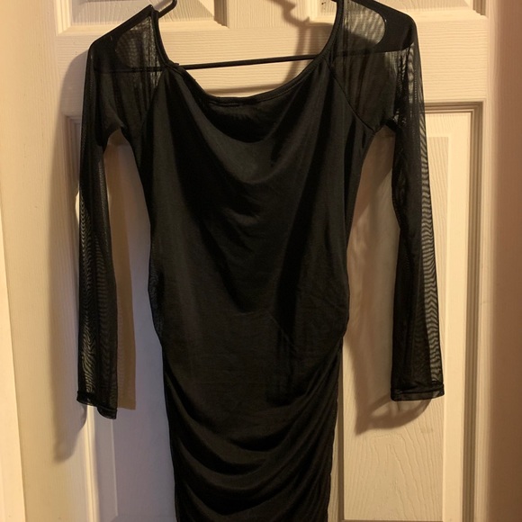 Black off the shoulder widnsor dress - Picture 1 of 1